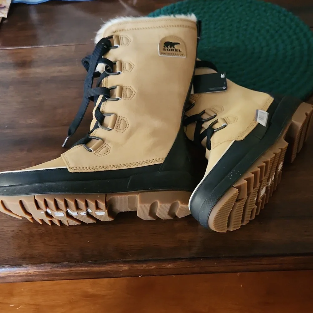 Sorel waterproof boots - Picture 3 of 9